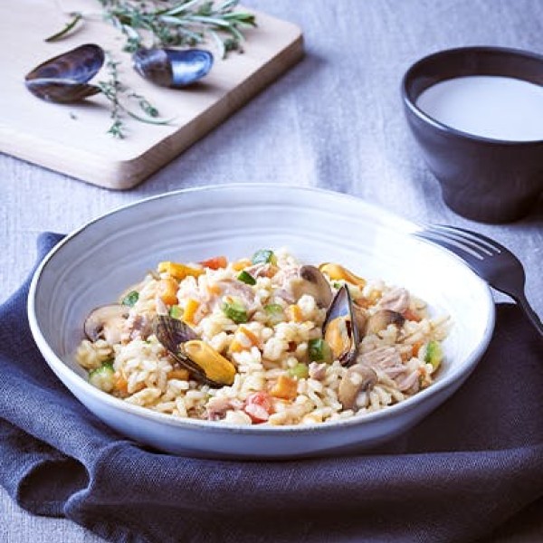 Risotto z owoców morza i tuńczyka z warzywami
