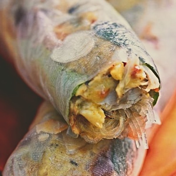 Sajgonki z makreli w curry