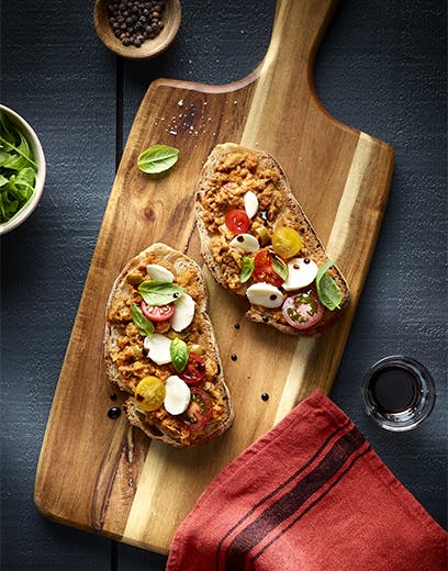 Bruschetta z pomidorami i sardynkami