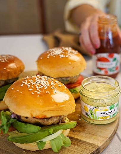Burger z tuńczykiem naturalnym