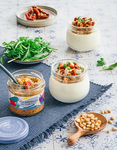Panna cotta z parmezanem i delikatnym ratatouille z wędzonym tuńczykiem