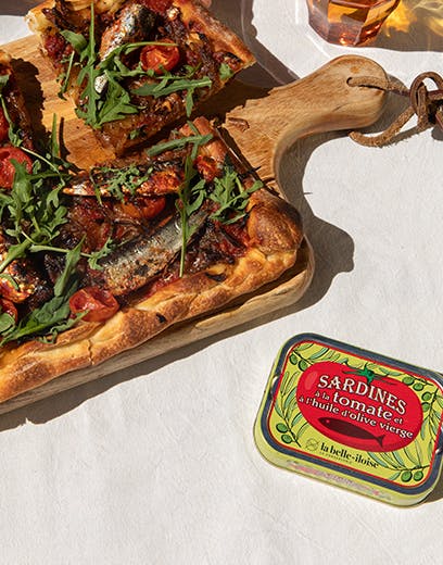 Pissaladière z sardynkami w pomidorach