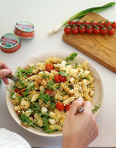 Sałatka z tuńczykiem i makaronem fusilli