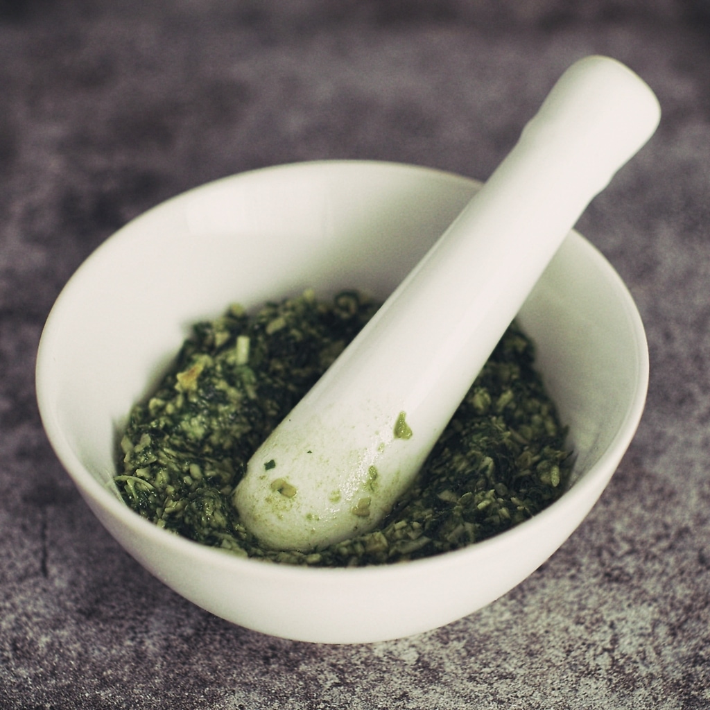Zupa rybna z grzankami z pesto