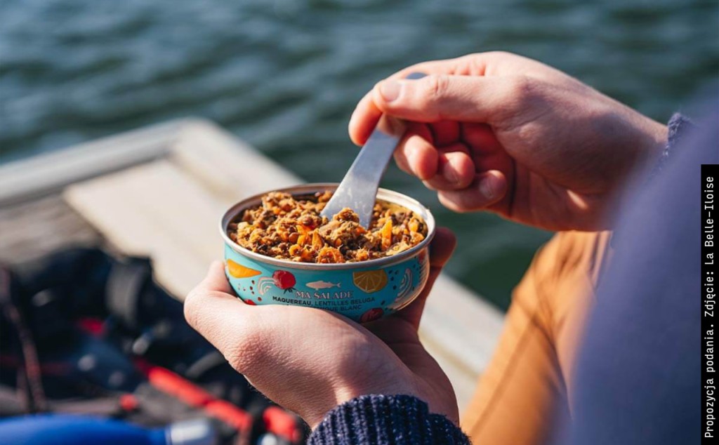 Sałatka z makrelą i czarną soczewicą