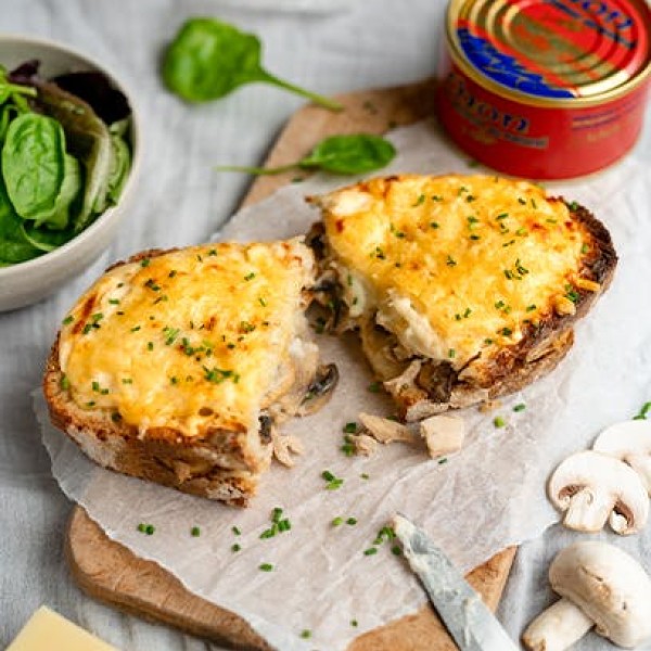 Croque monsieur z tuńczykiem i pieczarkami