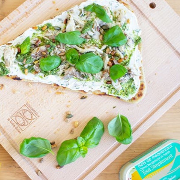 Flatbread z filetami z makreli