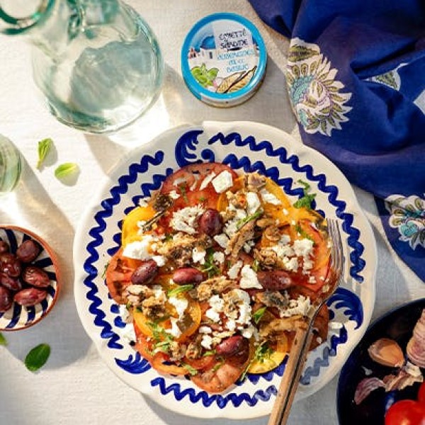 Carpaccio z pomidorów z rozdrobnioną sardynką, bakłażanami, czosnkiem i bazylią