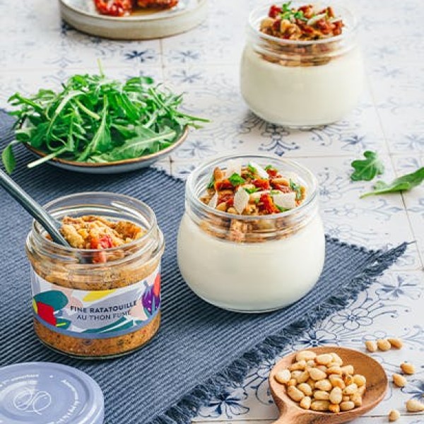 Panna cotta z parmezanem i delikatnym ratatouille z wędzonym tuńczykiem