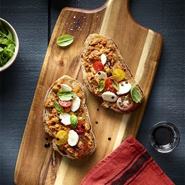 Bruschetta z pomidorami i sardynkami